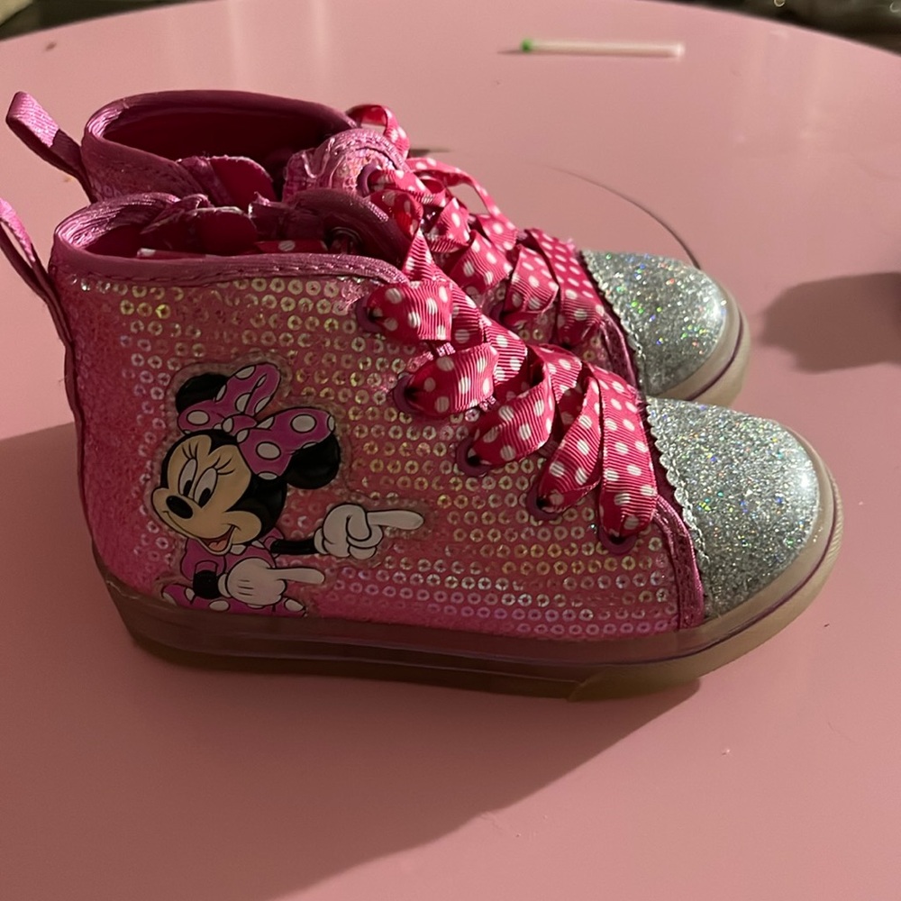 Girls Minnie light up shoes